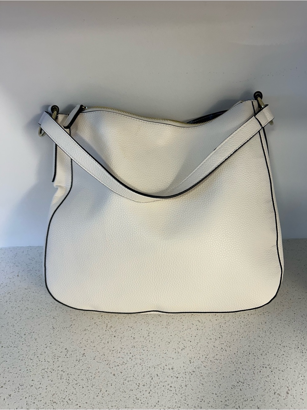 Nanette Lepore White Shoulder Bag with Black Piping and gold details ❤️